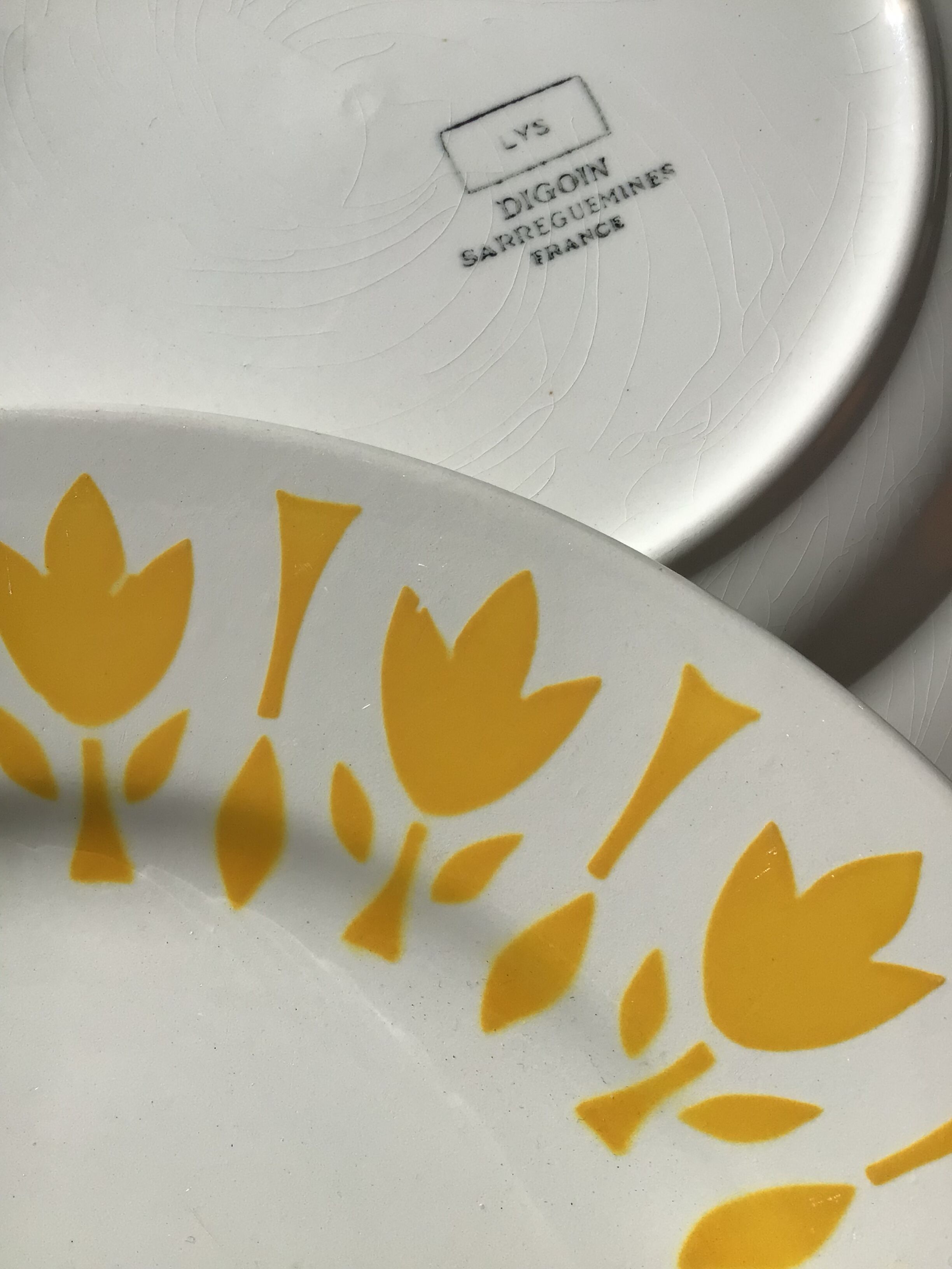 4 flat plates digoin model lily golden yellow