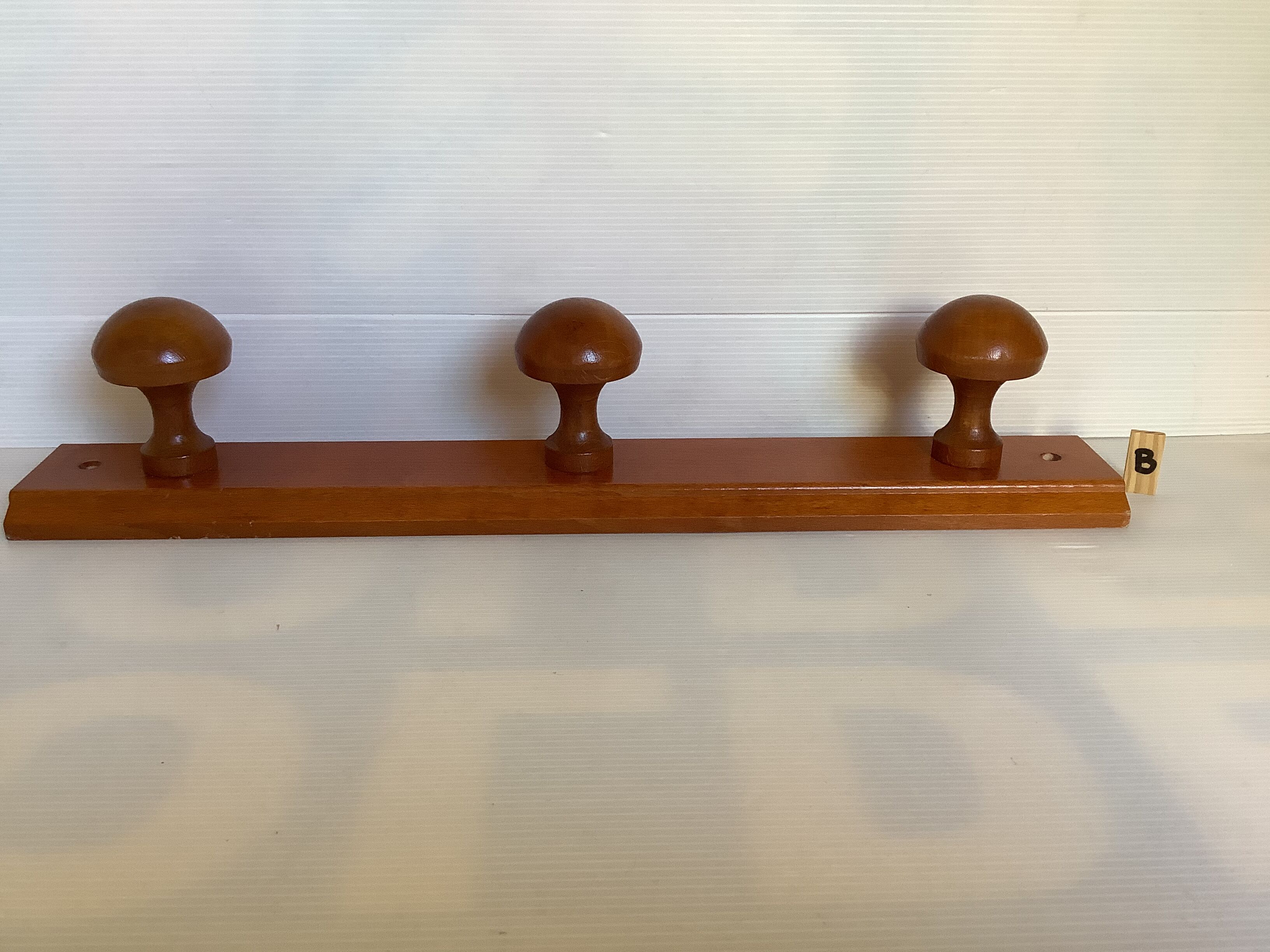 Porte manteau patères en forme de champignons en bois