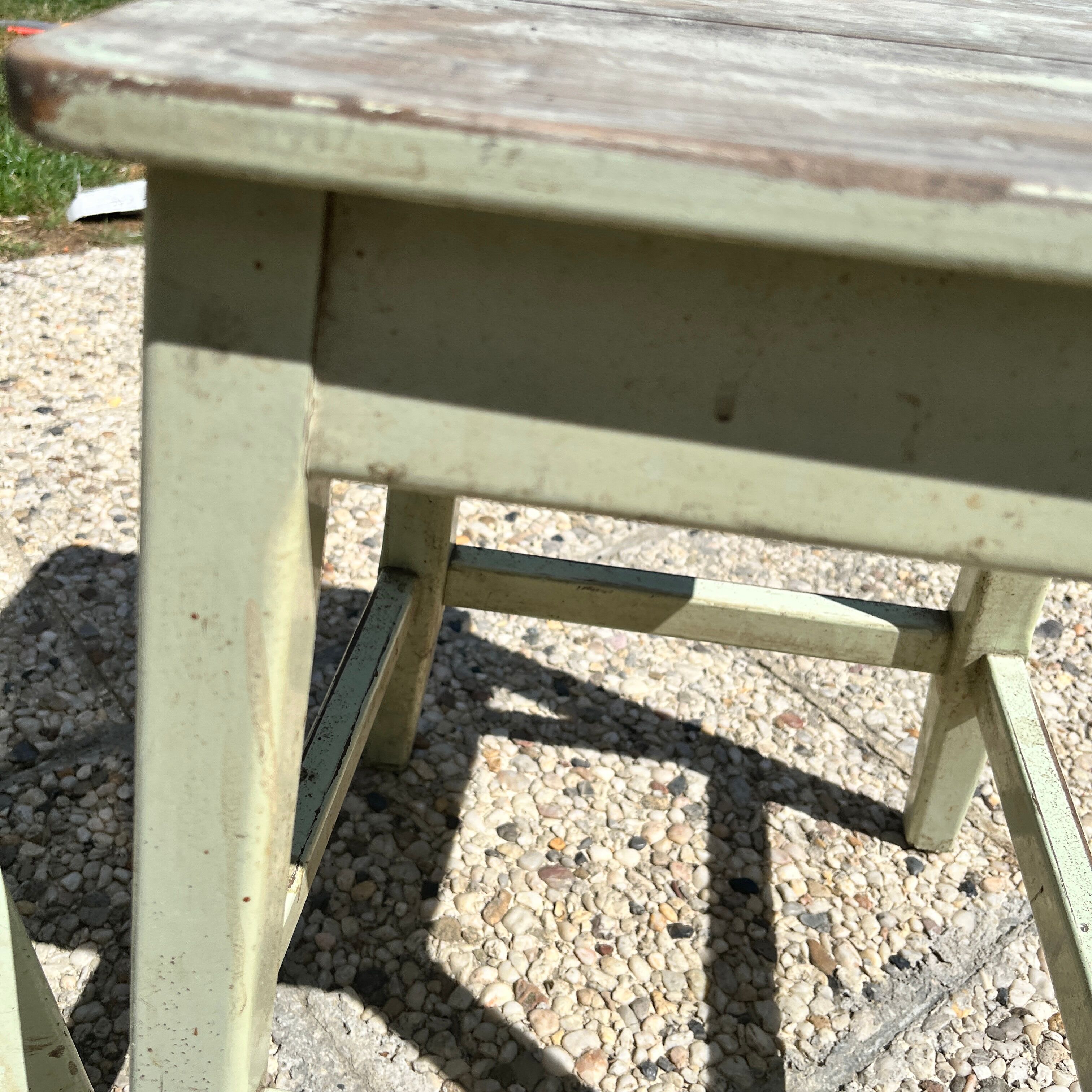 Garden bench in iron and wood and these 2 wooden stools