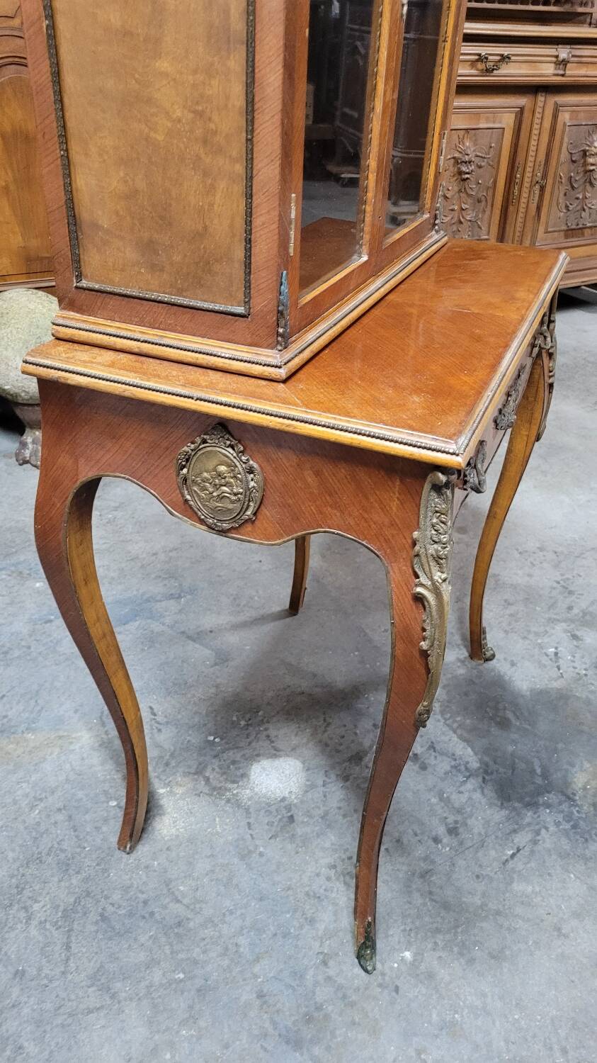 Louis XV bonheur du jour in rosewood marquetry decorated with bronze.