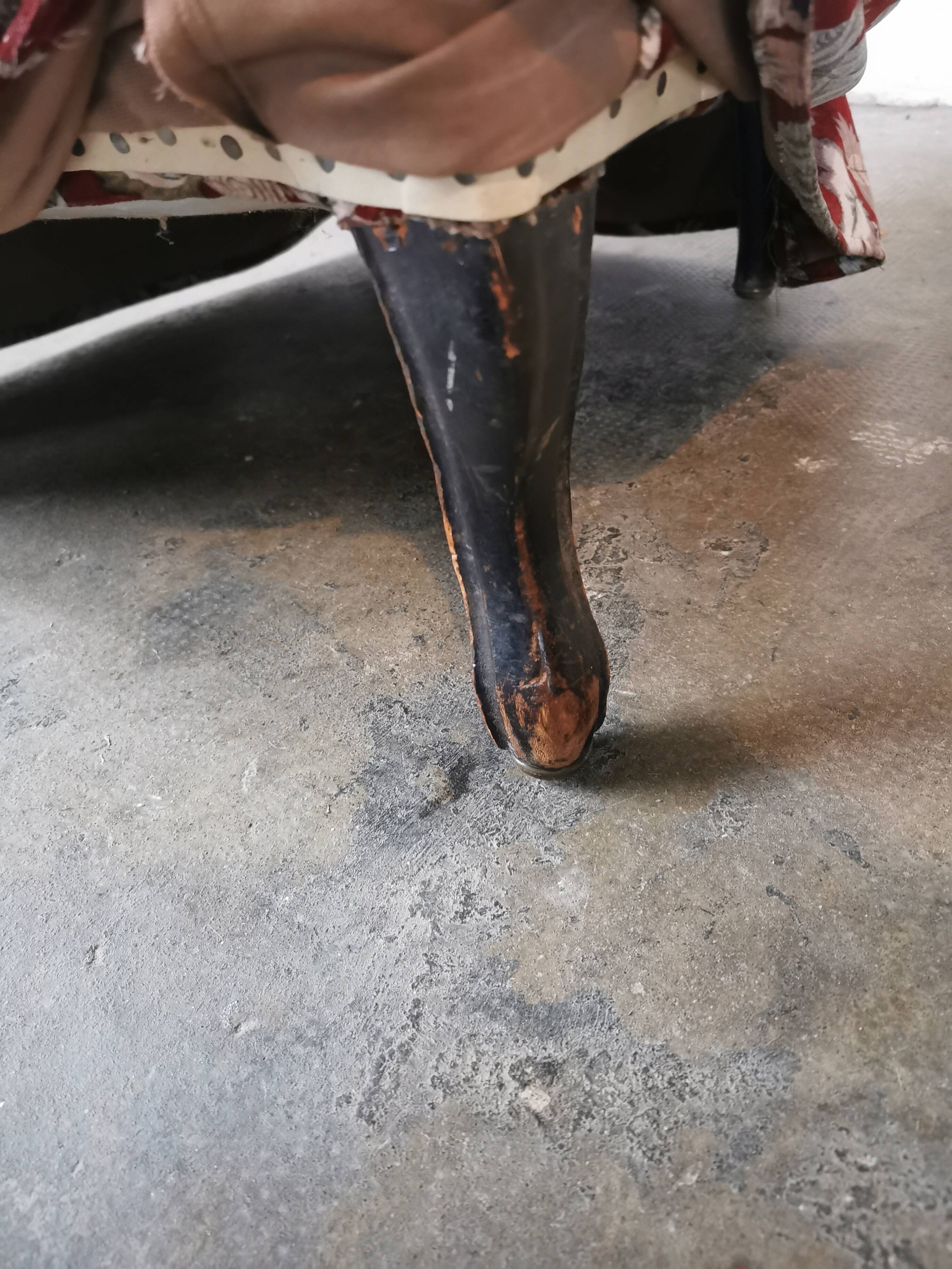 Velvet toad armchair