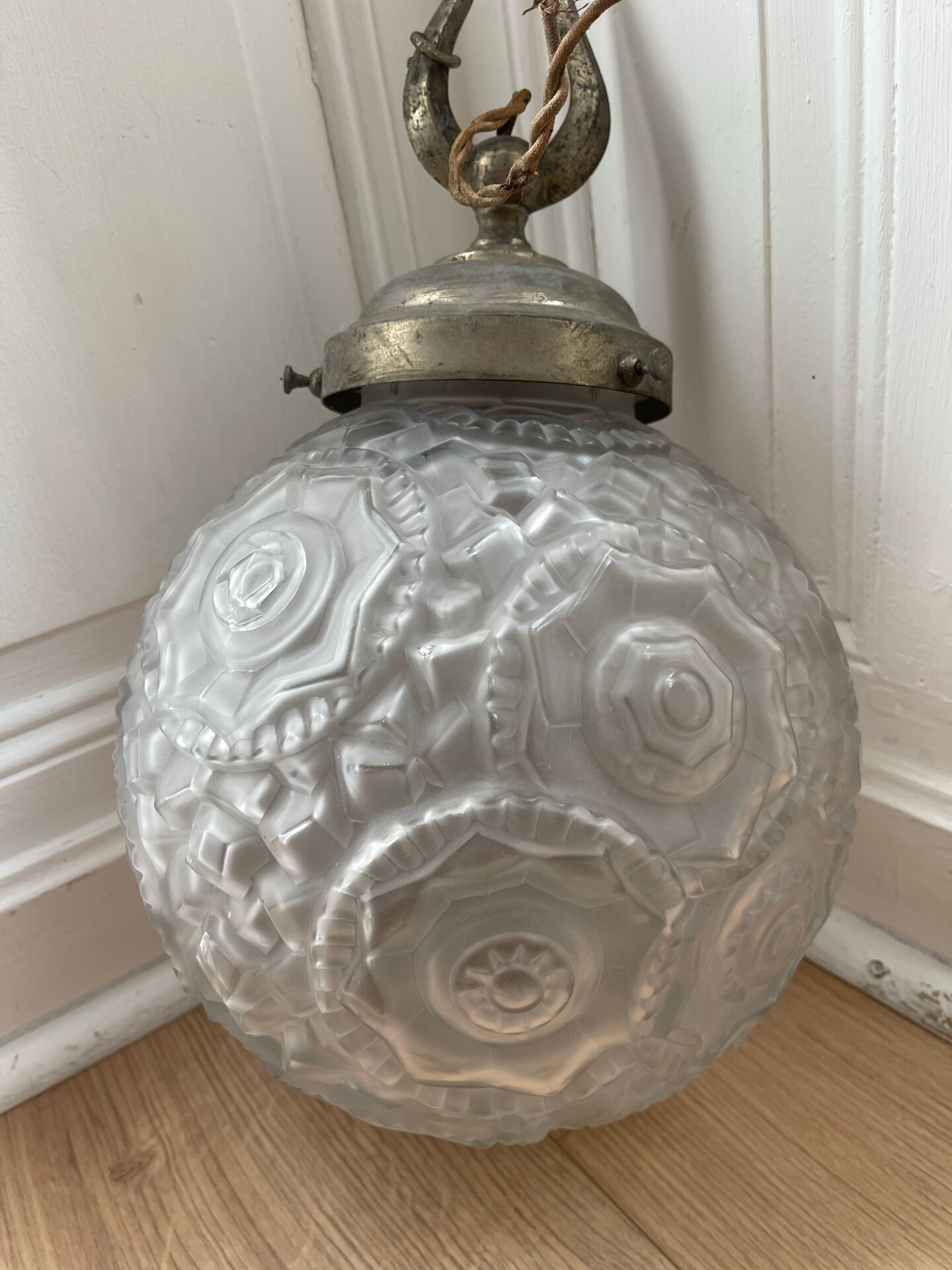Frosted glass suspension globe Art Deco 1920s/1930s