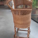 Berceau de poupée en rotin vintage
