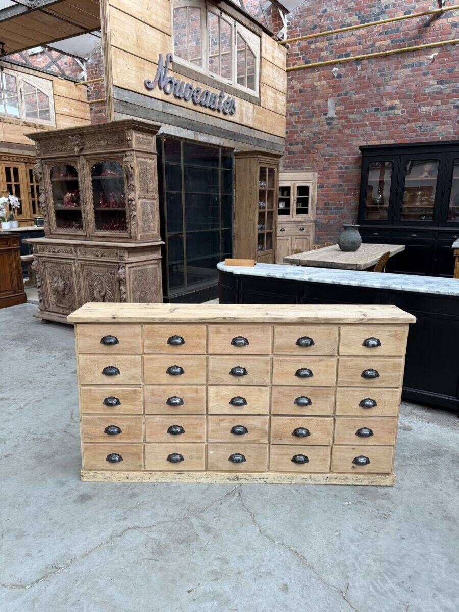 Workshop furniture in beech from the early 20th century.