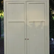 Parisian wardrobe in Clay Green wood – 2 moulded doors – H188 cm