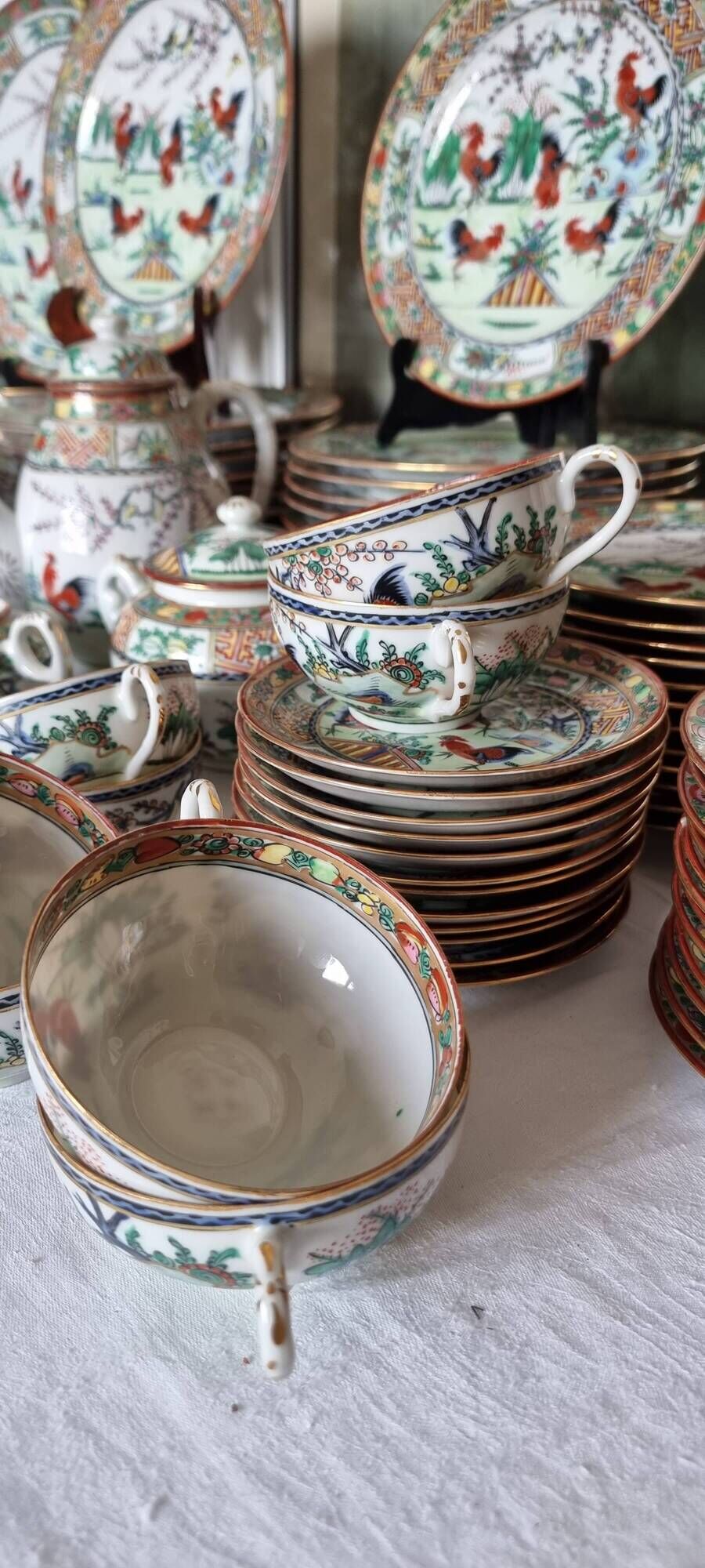 Large soup plate, bowl, salad bowl and ladle in Macao porcelain (19