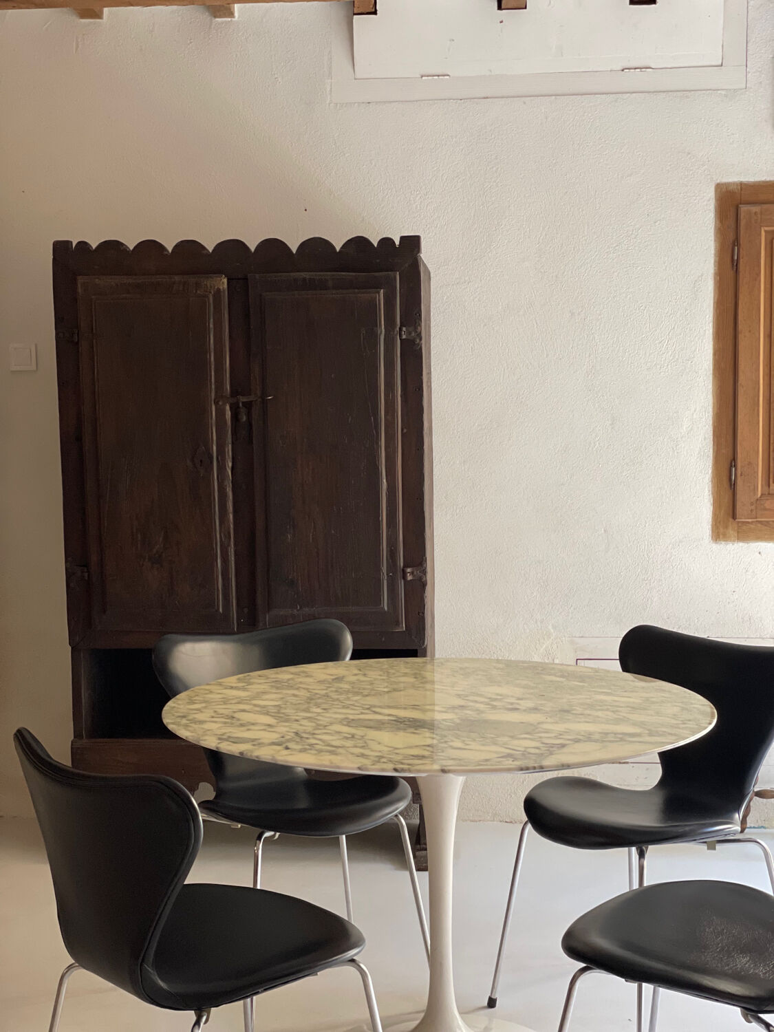 Marble Tulip Dining Table by Eero Saarinen for Knoll