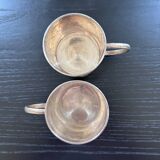 Paire de tasses en argent ciselées