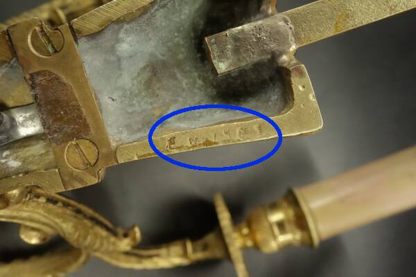 Paire d'appliques en bronze doré flèche et têtes d'aigle style Empire