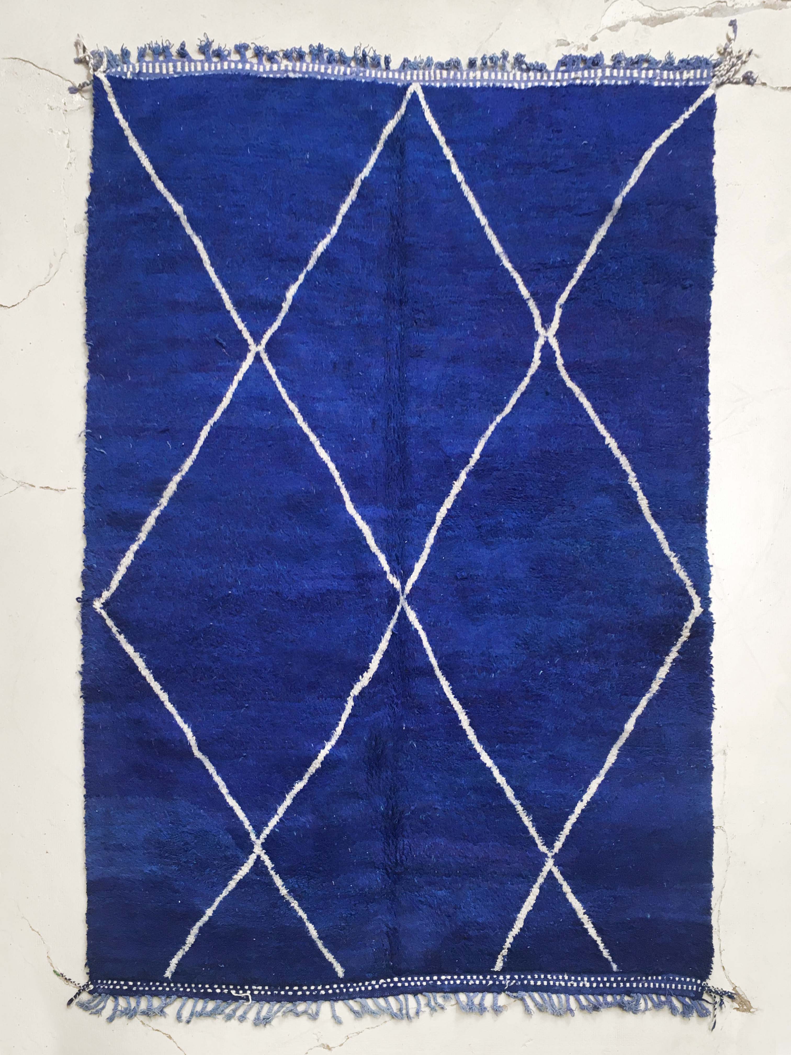 Berber carpet beni ouarain blue majorelle with unbleached diamonds 290x202m