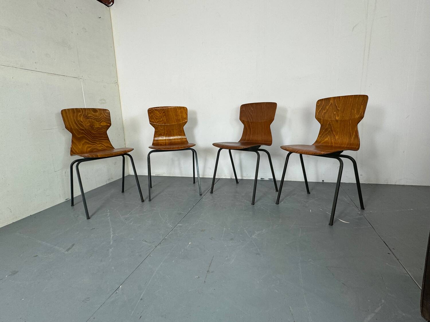 Chaises industrielles modernes du milieu du siècle d'Eromes, années 1960, lot de 4