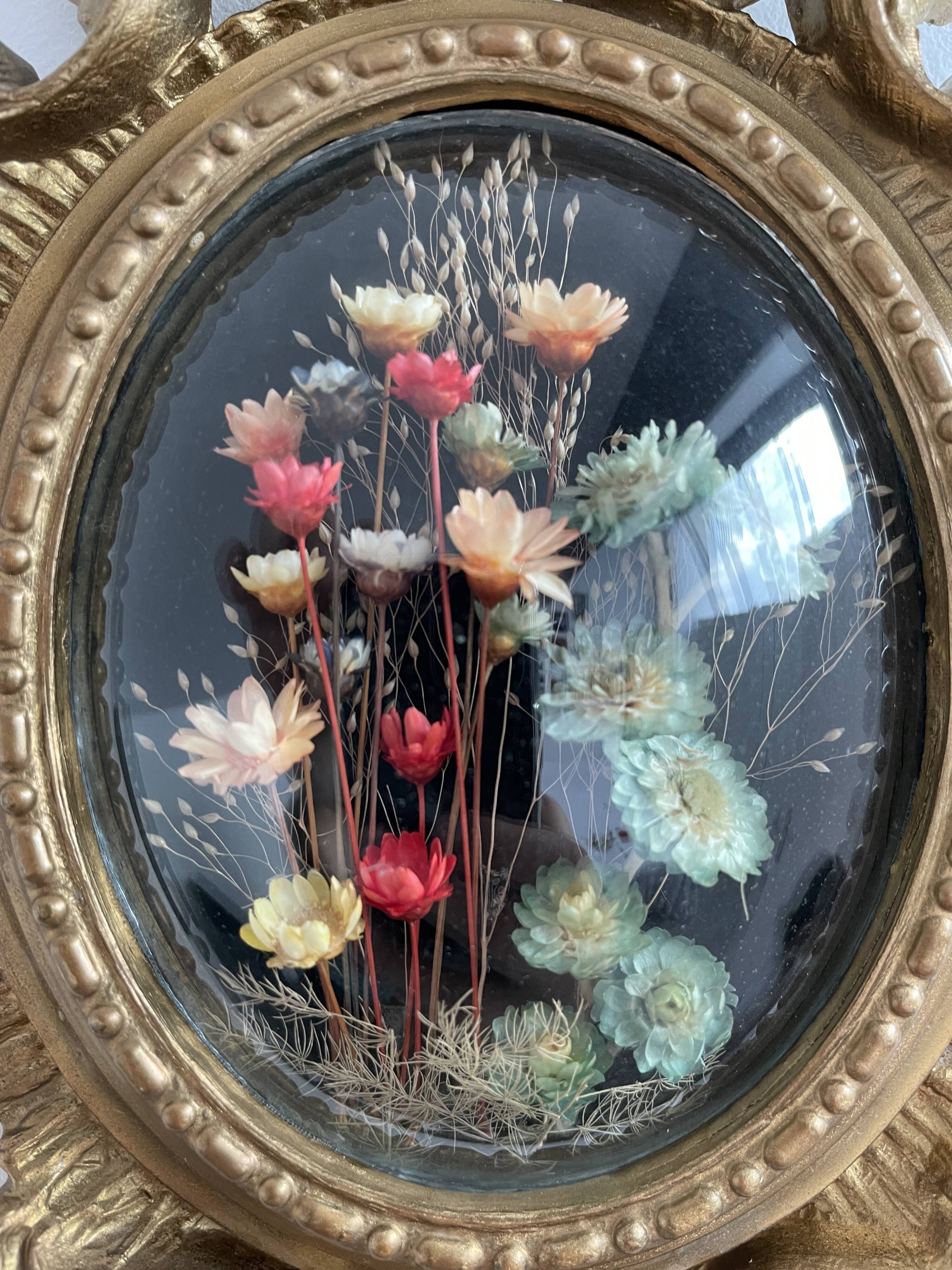 Cadre bois doré fleurs séchées rocaille