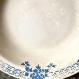 Plat rond et creux Badonviller en faïence émaillée blanche et bleue, service "Verdun"