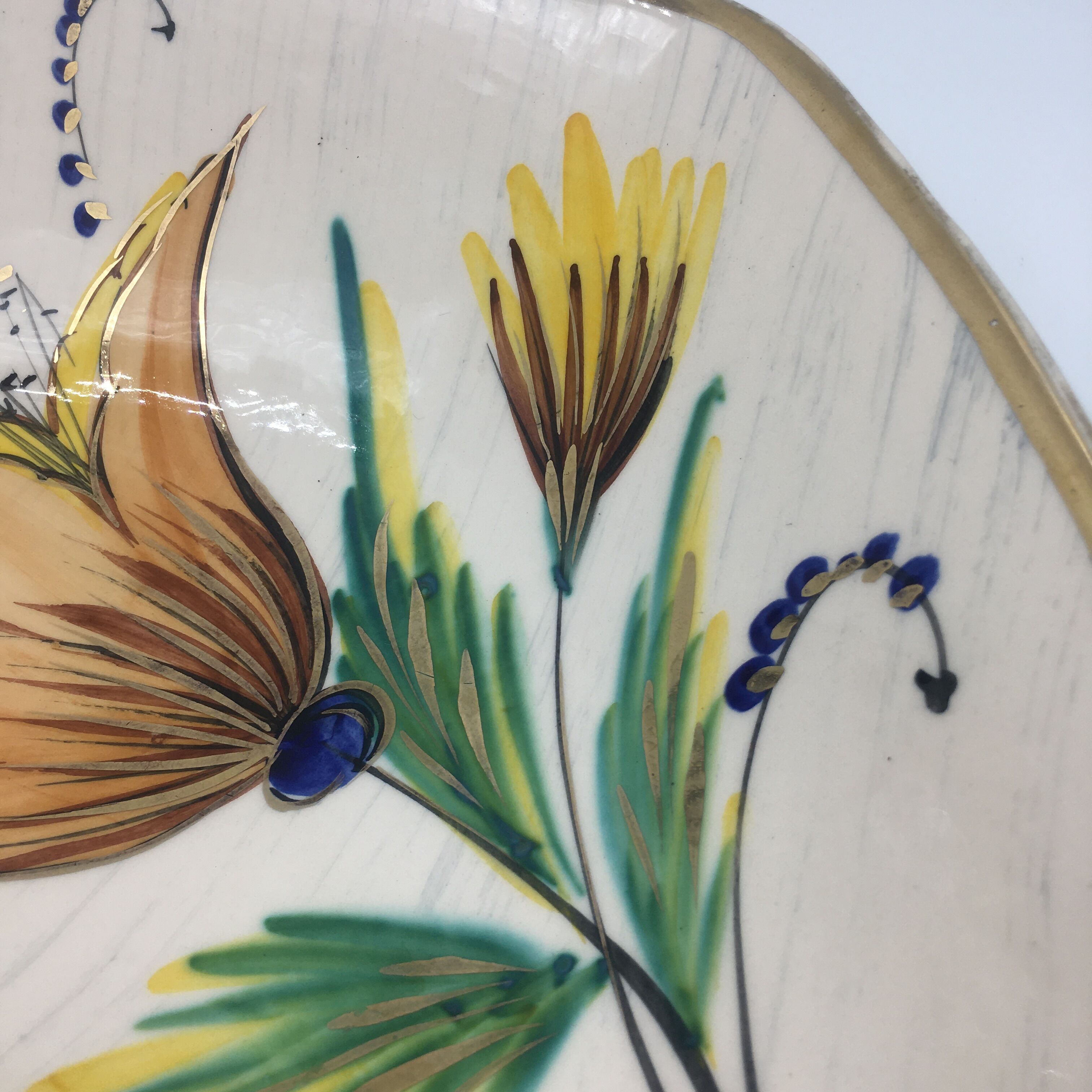 Triangular ceramic fruit basket