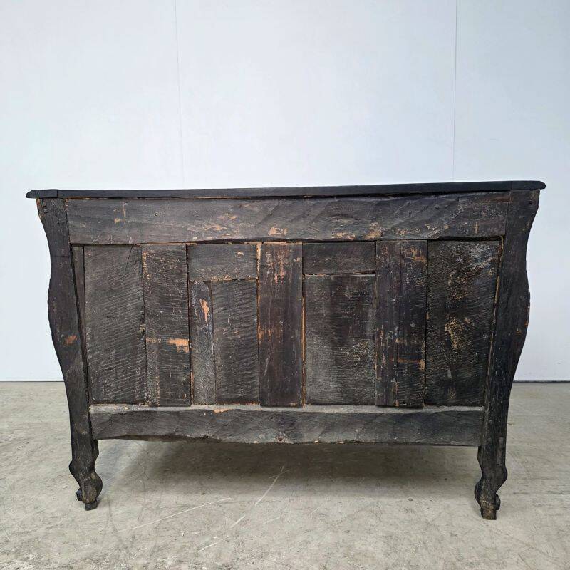 Beautiful curved tomb commode from the Louis XV period, black lacquered.