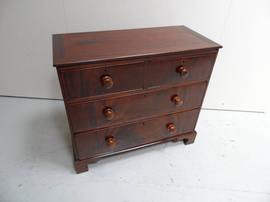 Commode en acajou antique