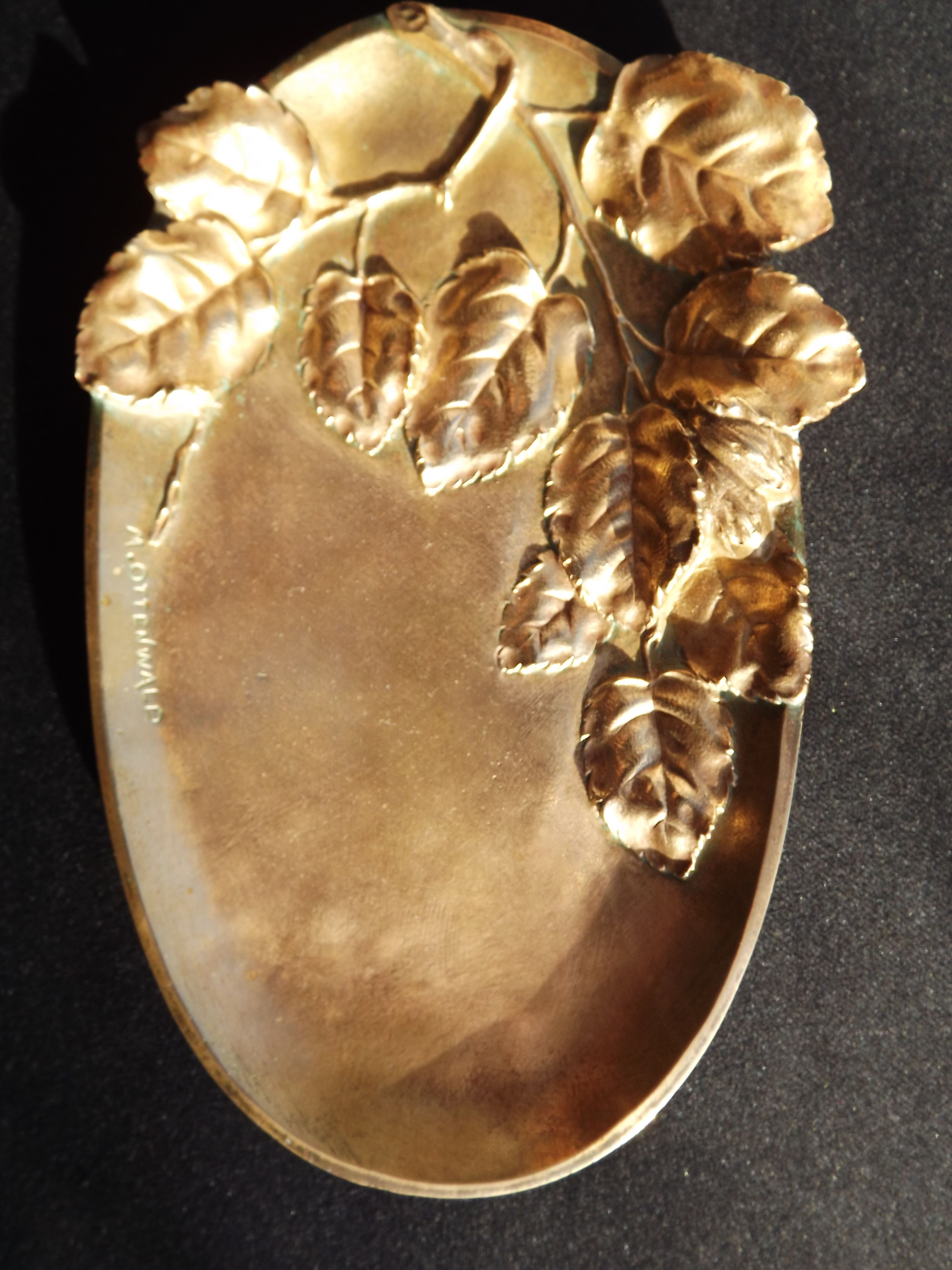 Empty Art Nouveau pocket