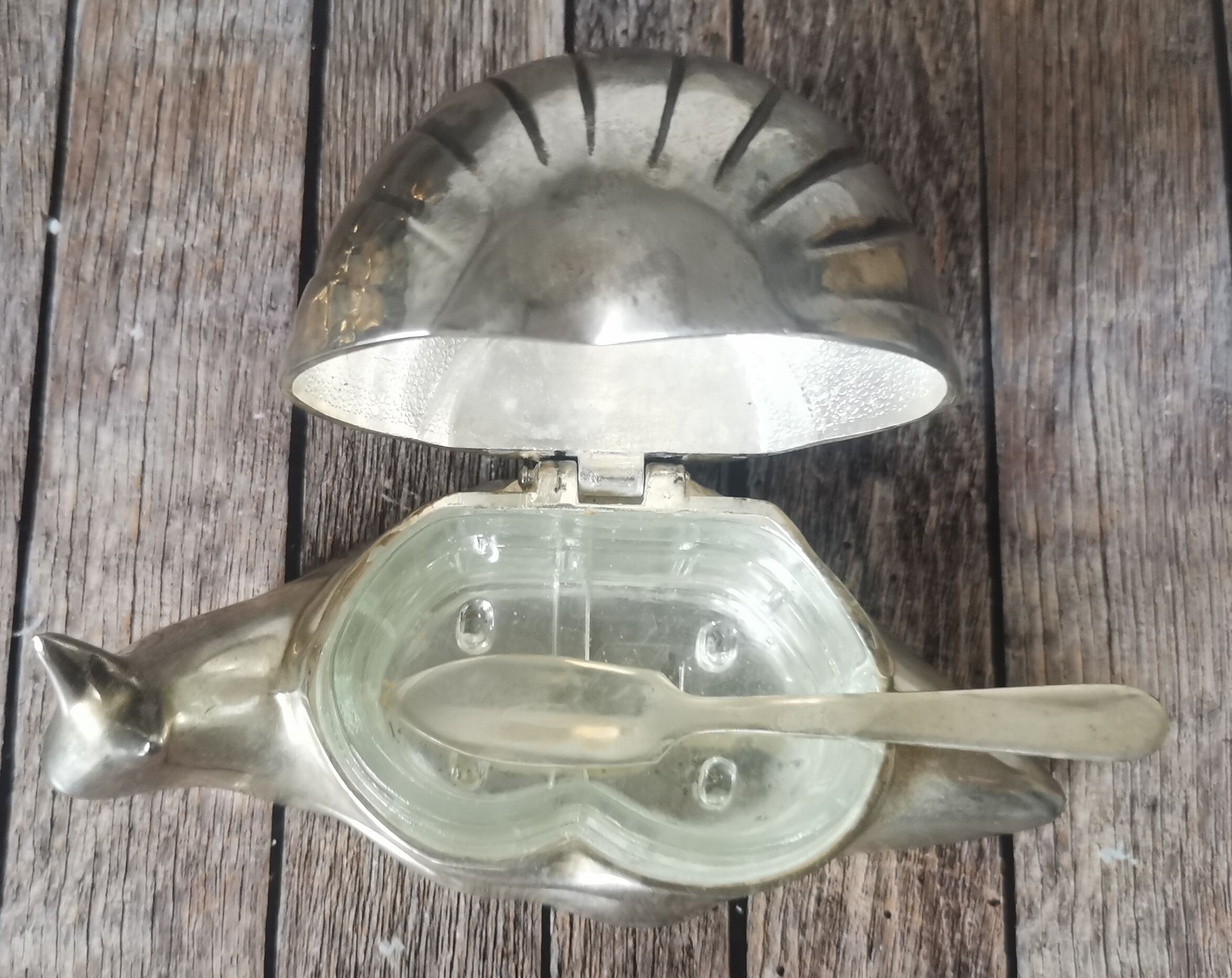 Metal snail butter dish