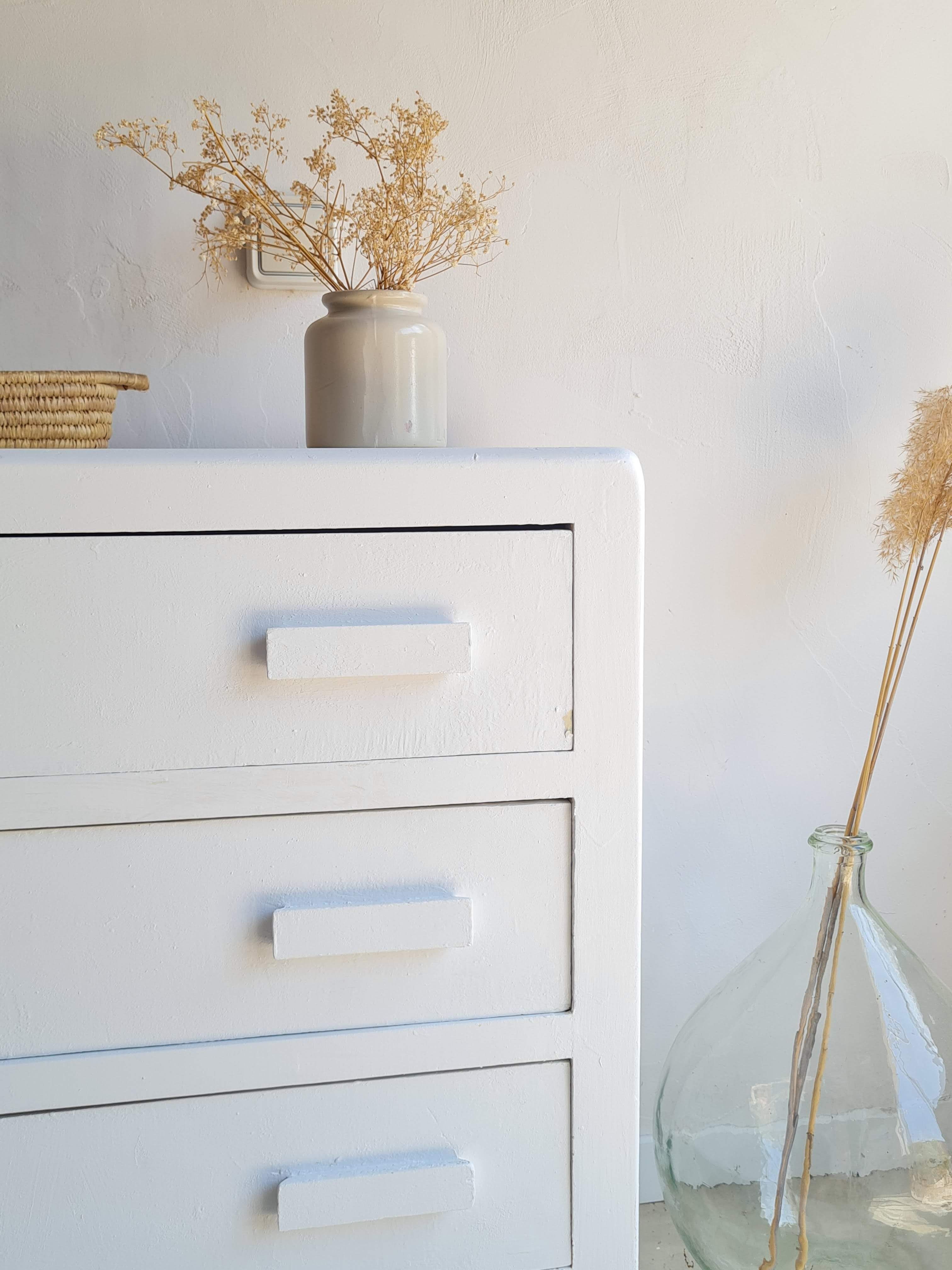 White vintage chest of drawers