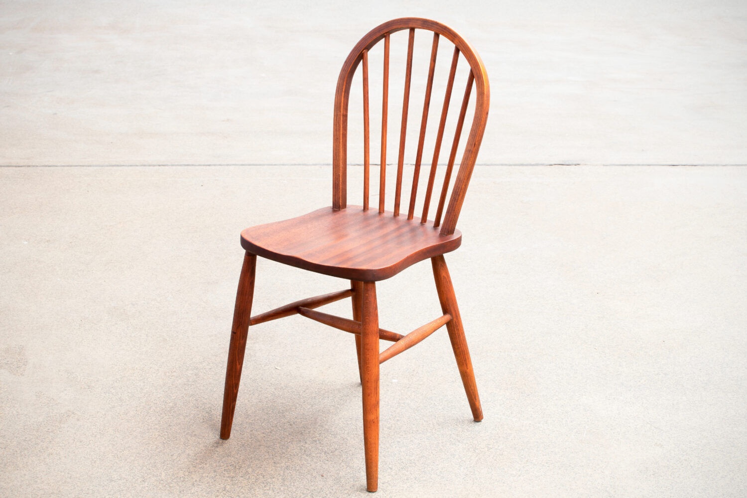 Série de 4 chaises scandinaves à dossier baton 1960