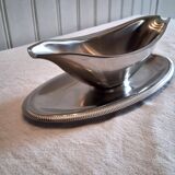 Very beautiful sauce boat from Létang Remi in very good condition.