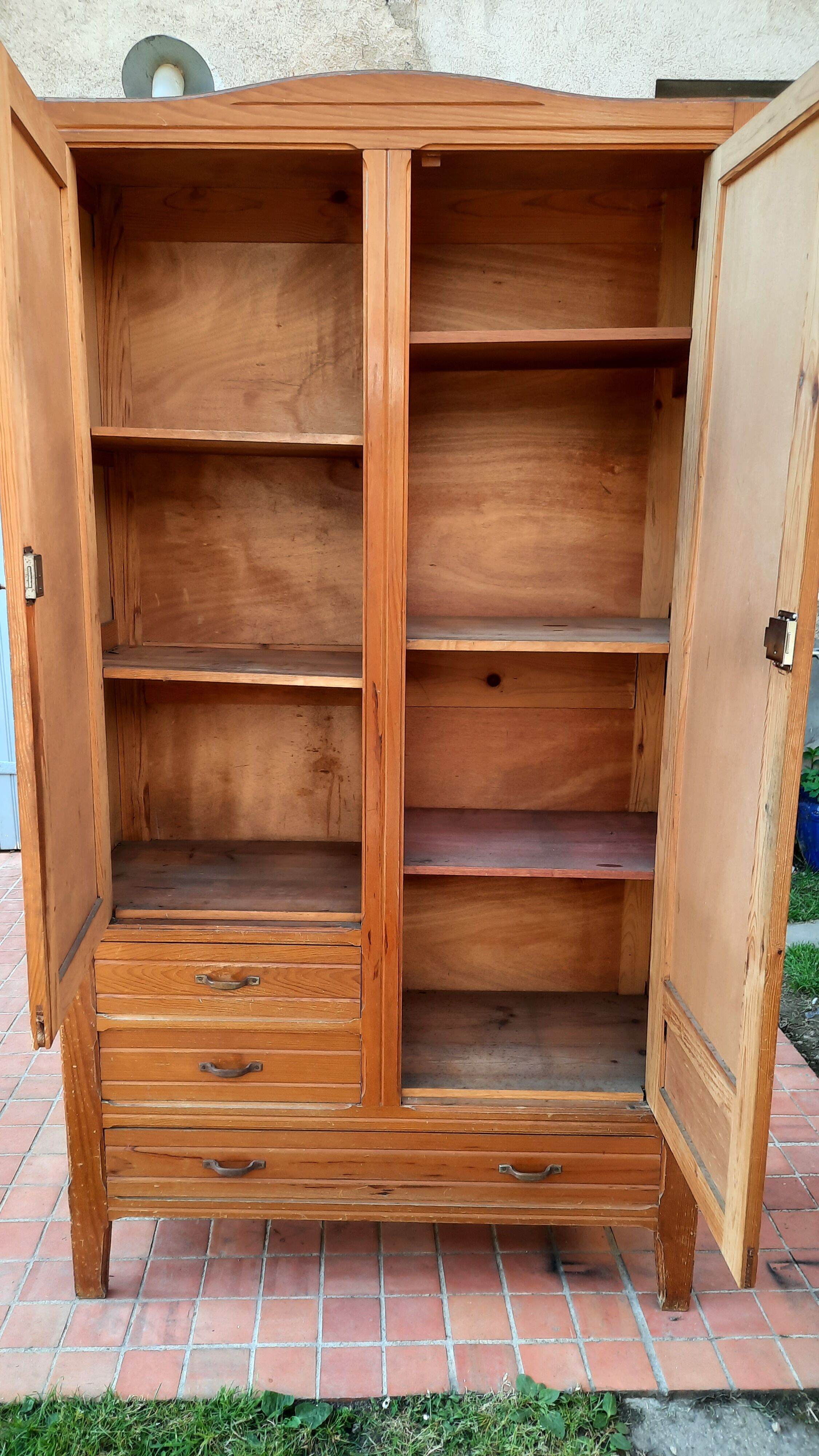 Armoire parisienne