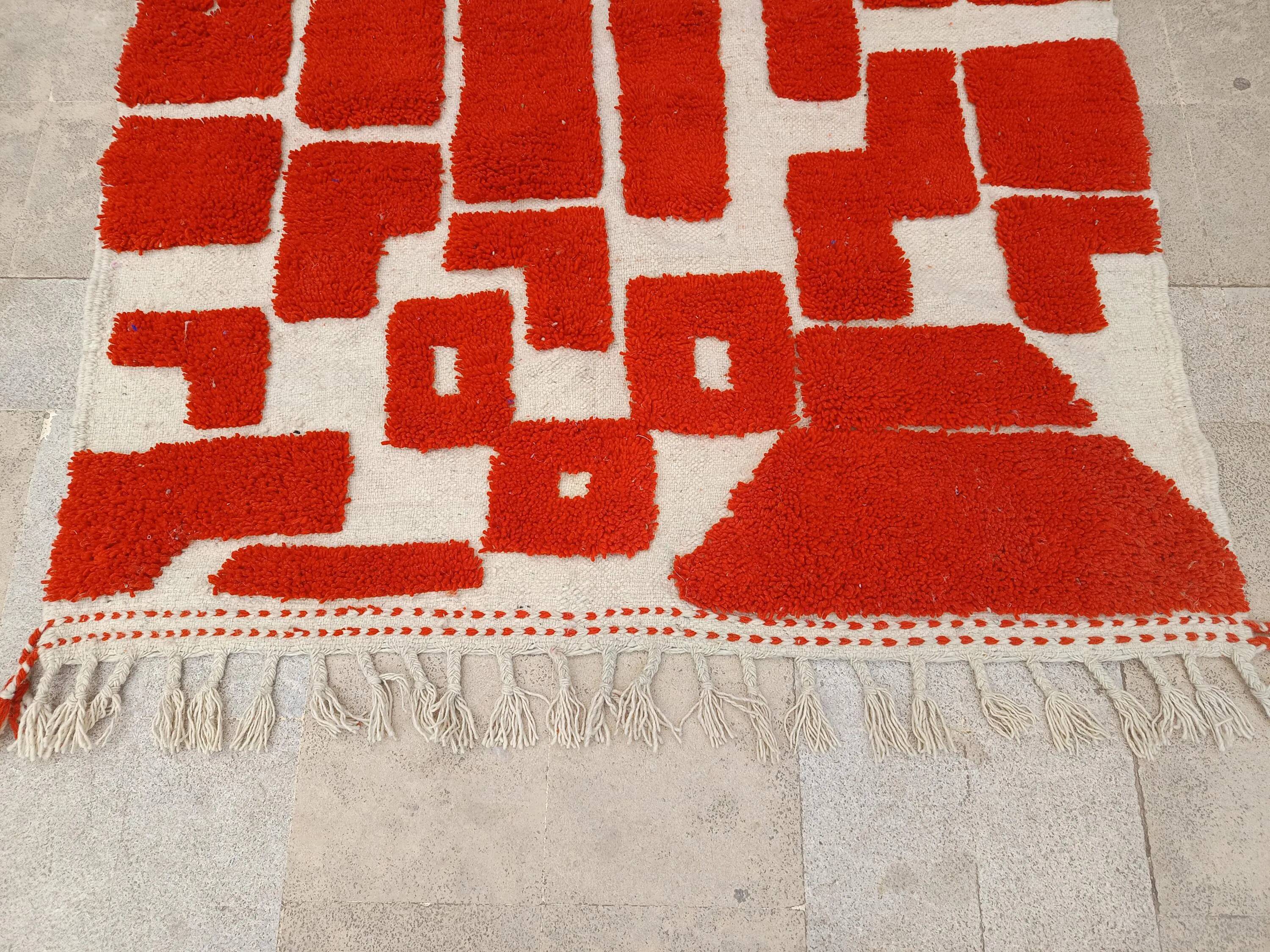 Handmade Moroccan wool rug, large size 250x150 cm, handcrafted.