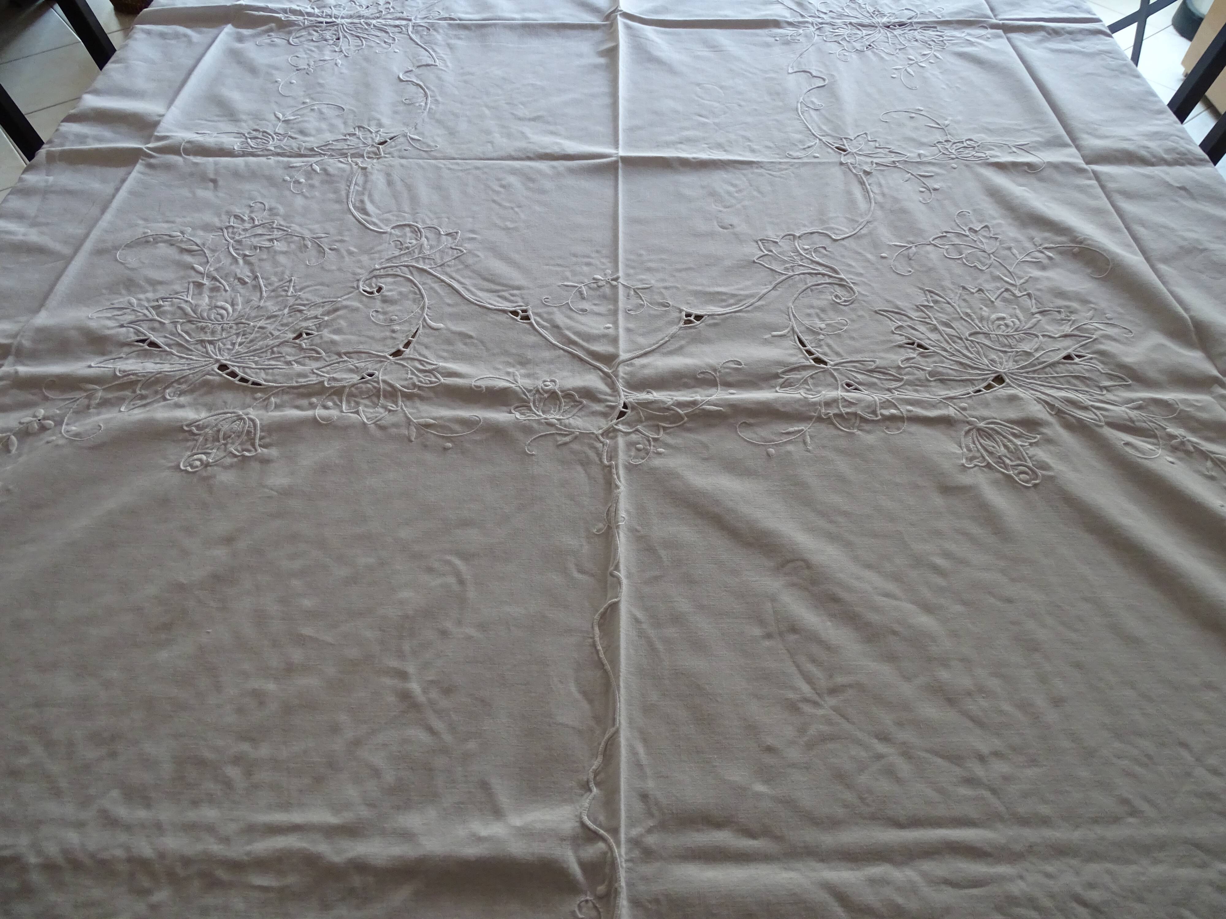 Tablecloth and 8 matching cotton towels - 200 x 160