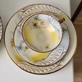2 x breakfast set for one person (cup + saucer + small plate)