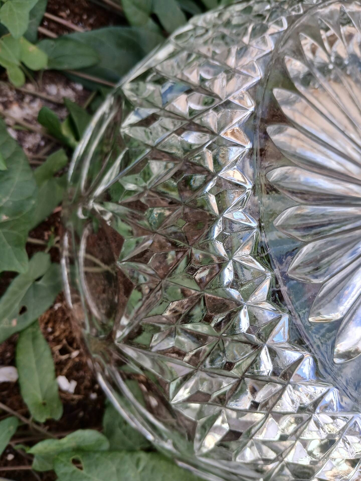 Saladier vintage en verre taillé 