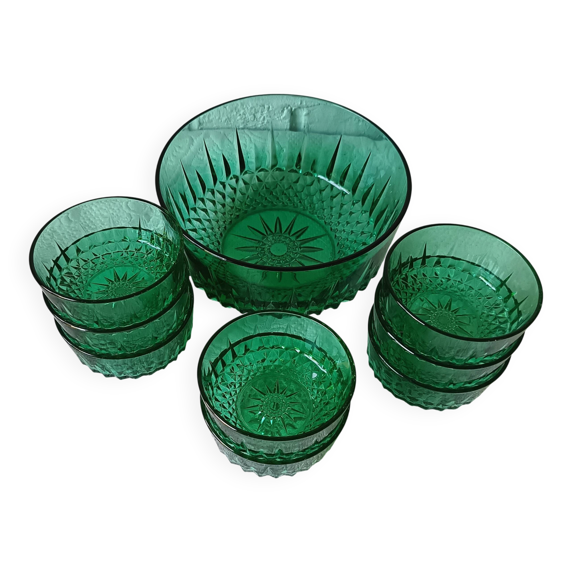 Emerald green dessert service, salad bowl and 8 Arcoroc bowls.