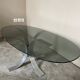 Table basse années 70 pied tulipe aluminium et verre fumé