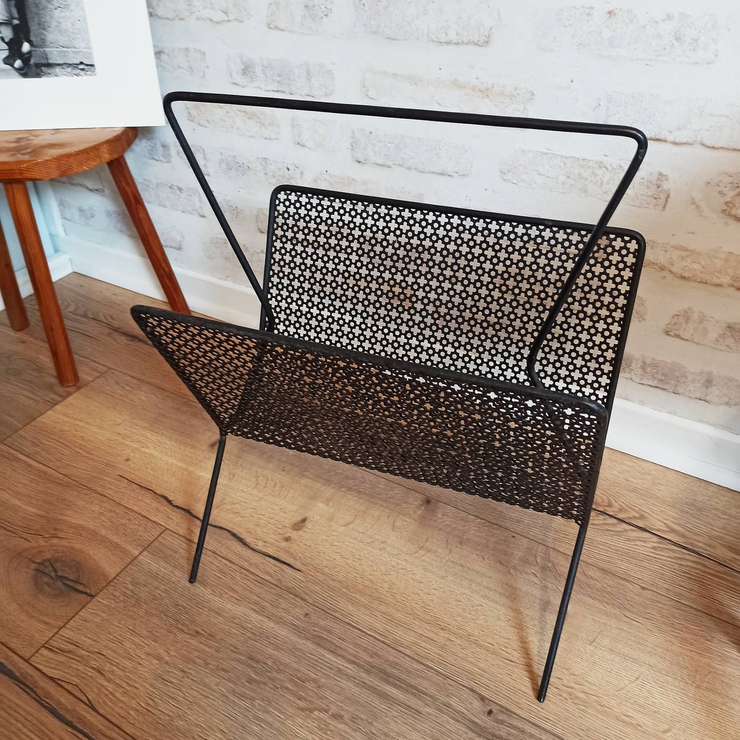 Metal magazine holder