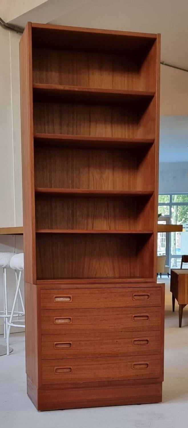 Bibliothèque haute du milieu du siècle