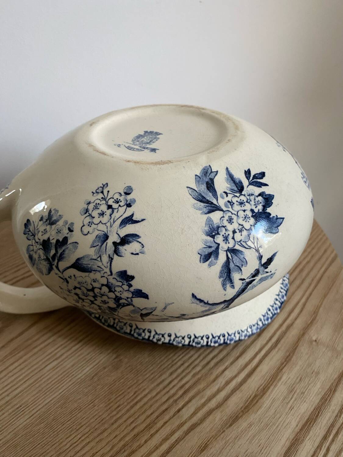 Ancien broc de toilette - porcelaine de Gien