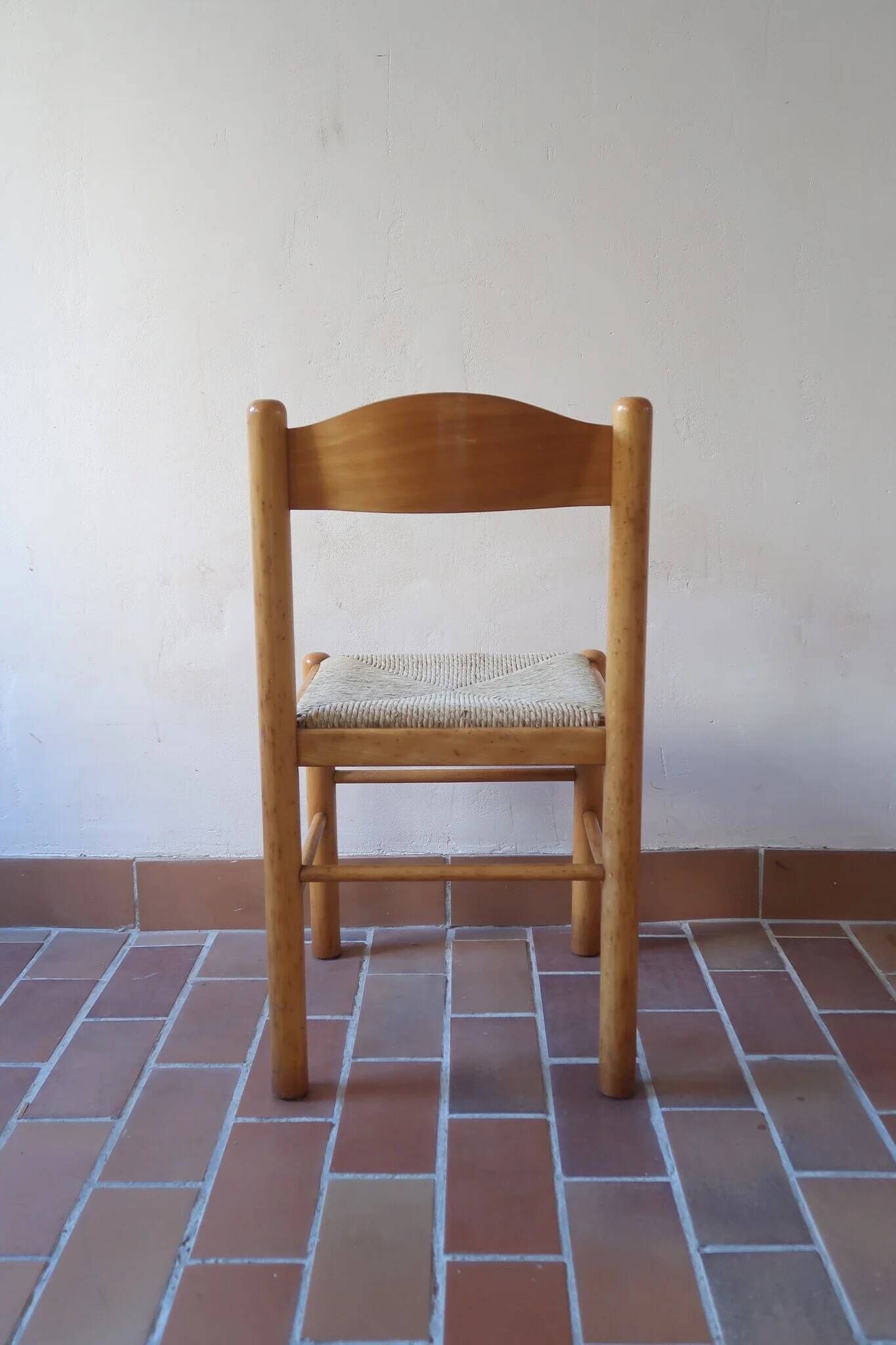 4 solid pine chairs, straw seats, shaped backrest.