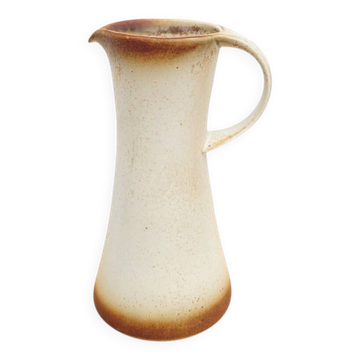 Virebent porcelain diabolo pitcher