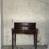 Wooden lady's desk says "happiness of the day"