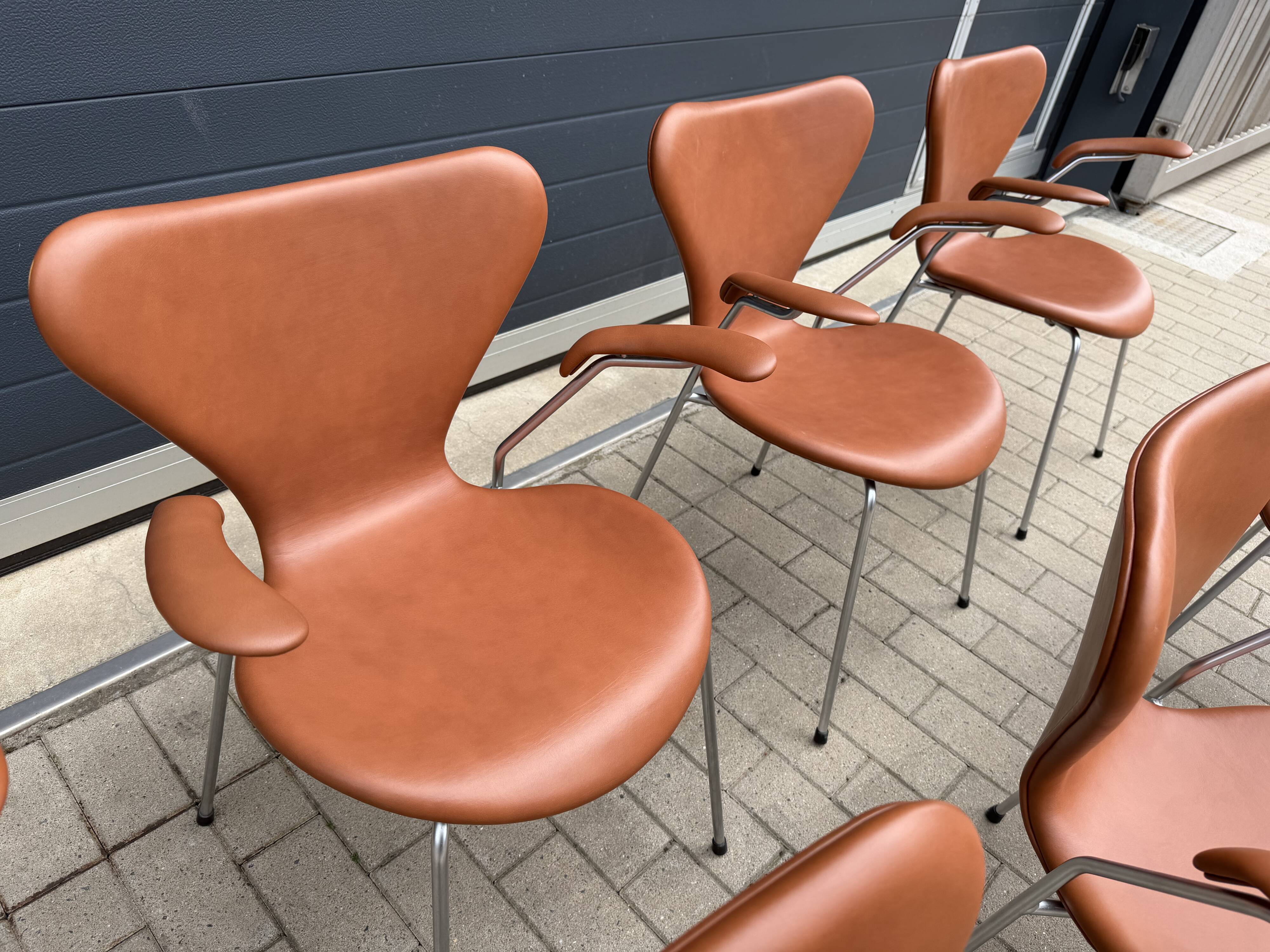 10x armchairs with arms, series 7 Butterfly Fritz Hansen by Arne Jacobsen in Cognac leather, in perfect condition.