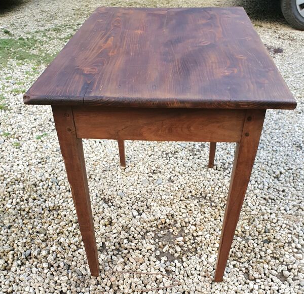 Table avec un tiroir