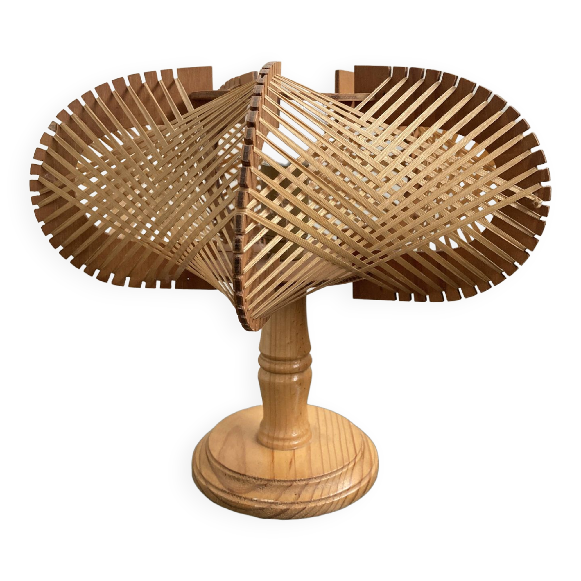 Table lamp in wood and Scandinavian rattan wire
