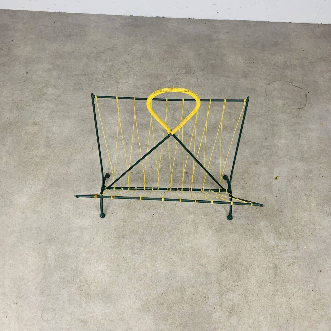 50s metal magazine rack with scoubidou