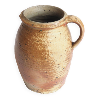 Large stoneware pot with handle