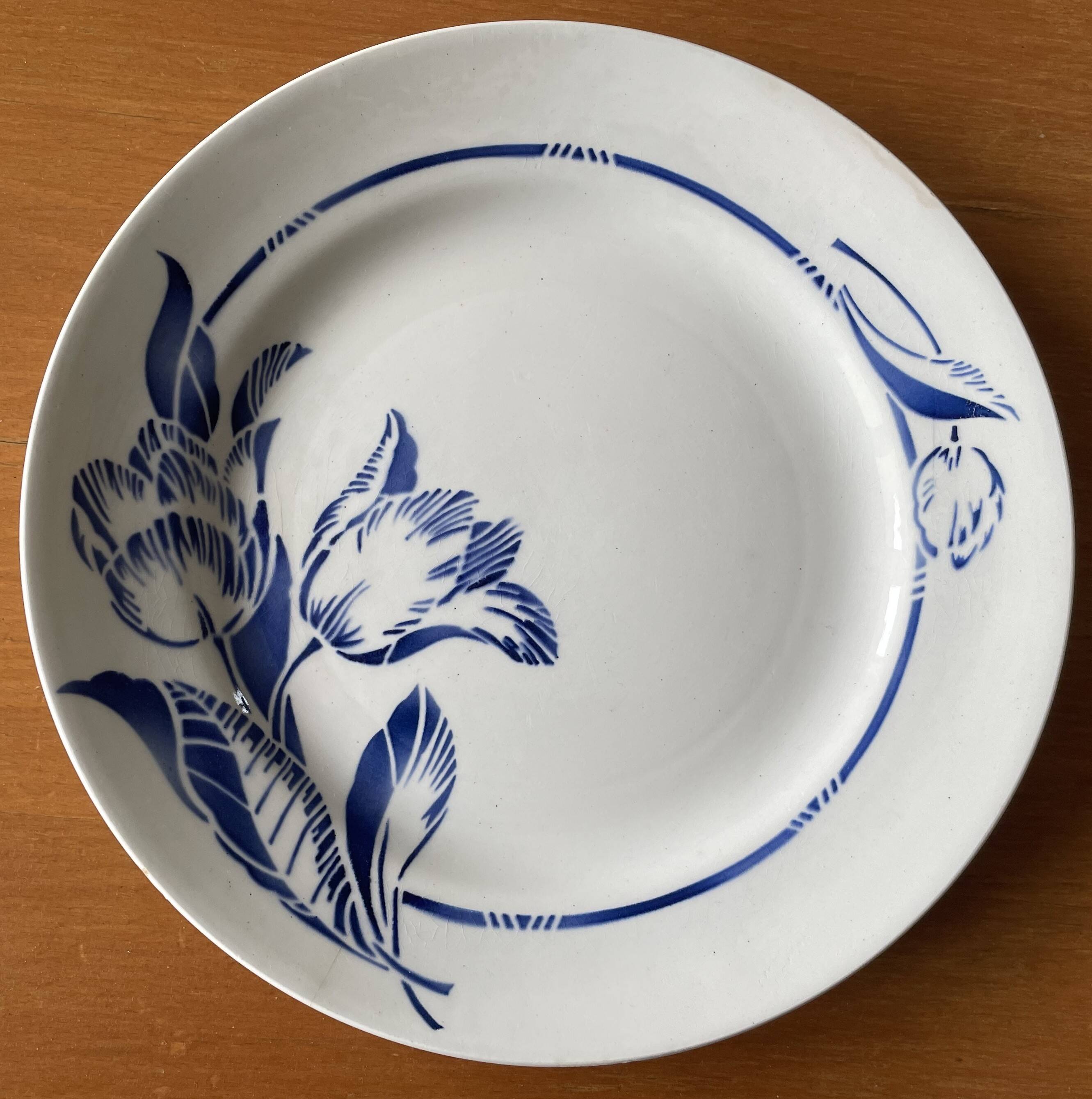 6 antique flat plates in Saint-Amand earthenware (Nord)