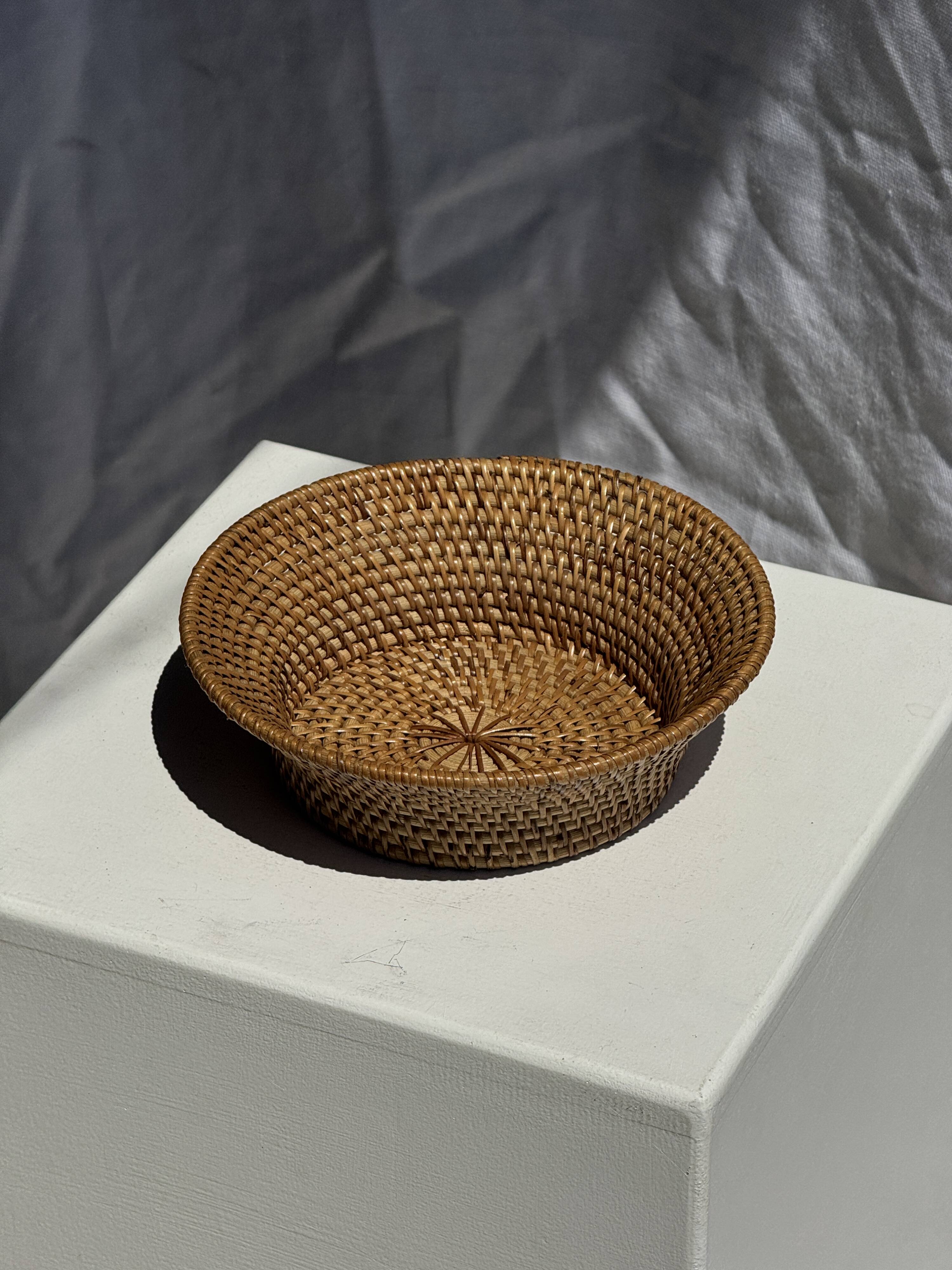 Small flared bowl made of woven Indonesian rattan D20 H6
