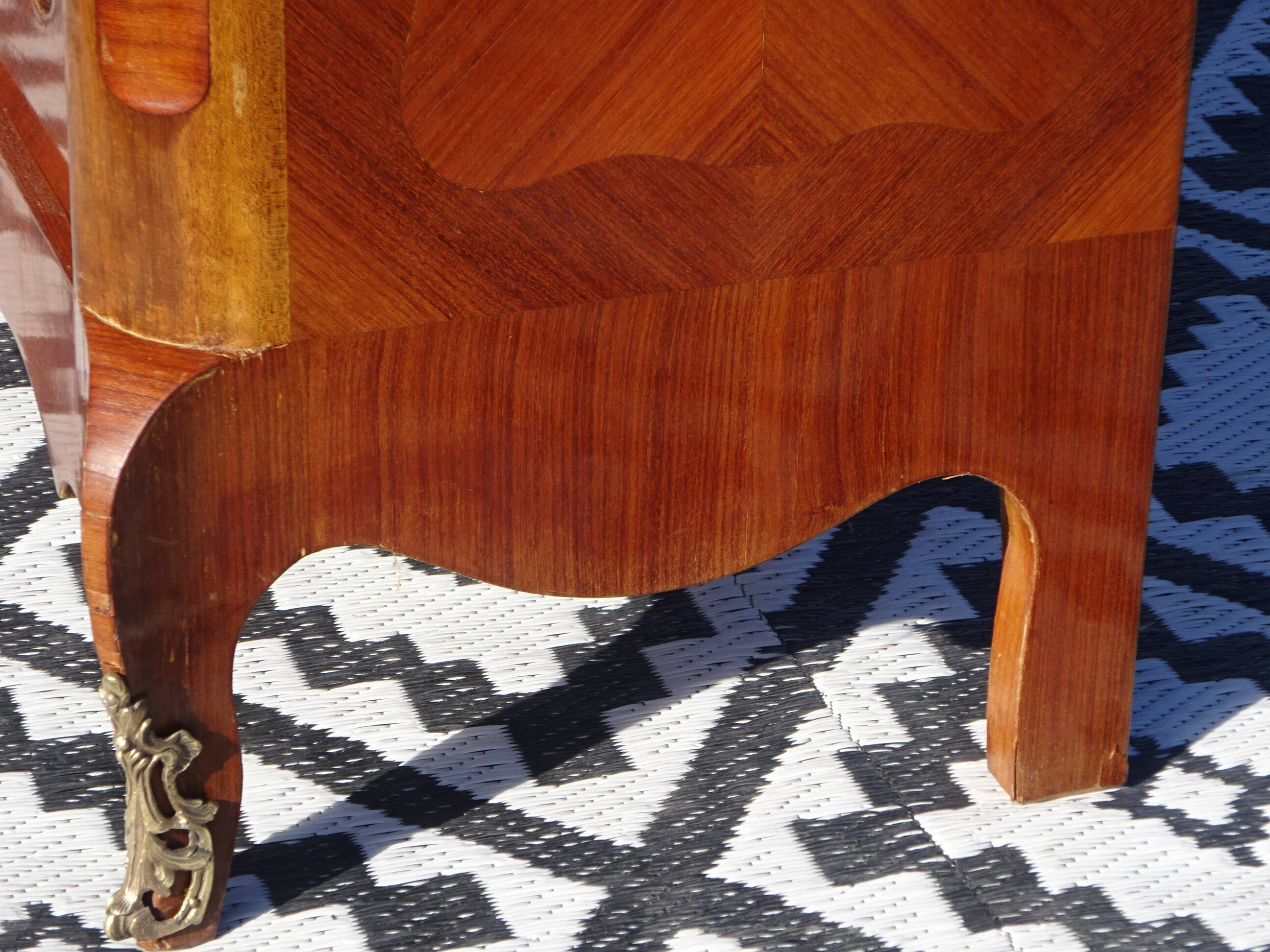 Glass library with rosewood marquetry in the Louis XV style.