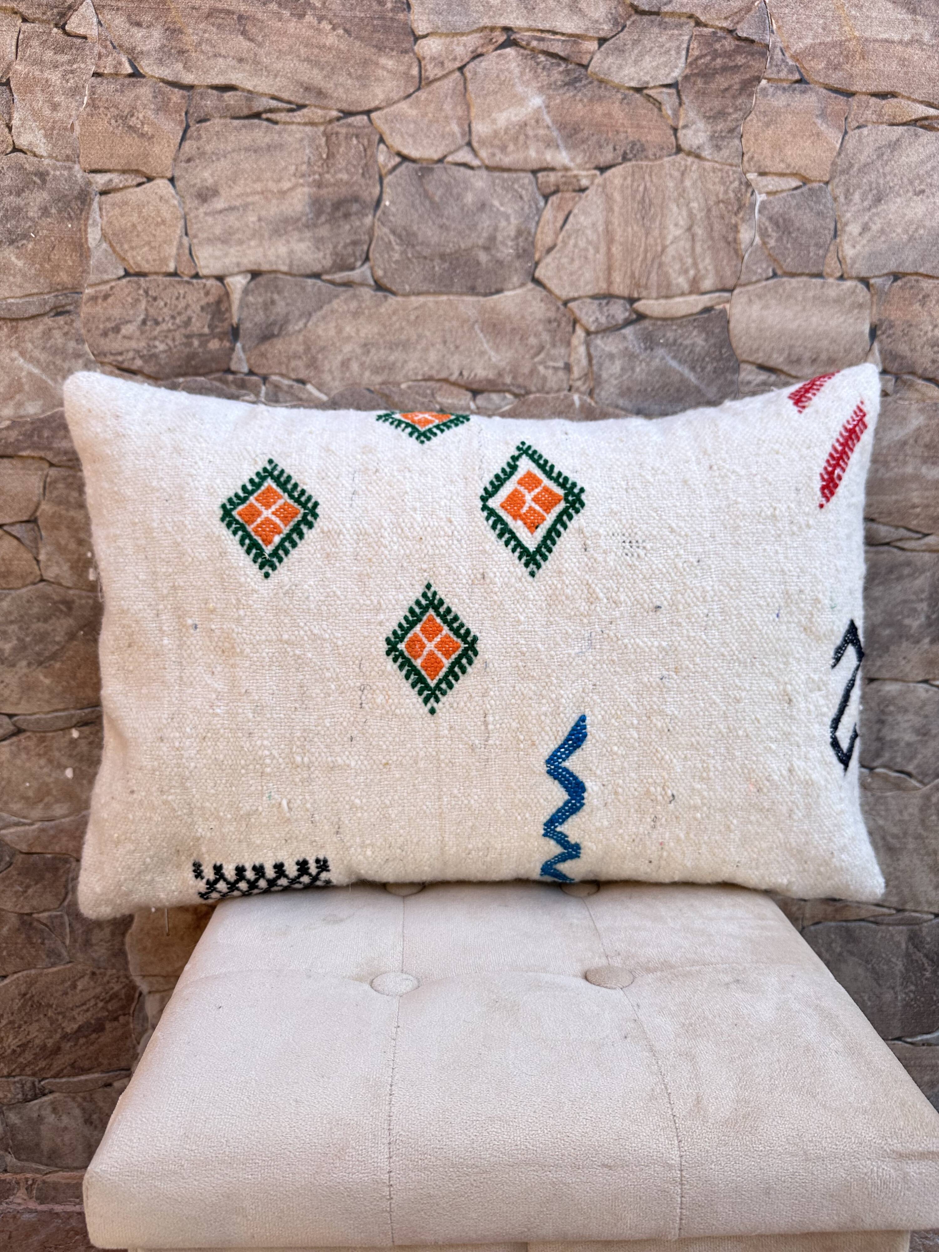 Handmade white Moroccan cushion cover (60x40 cm) for Kilim rugs, cushion cover,