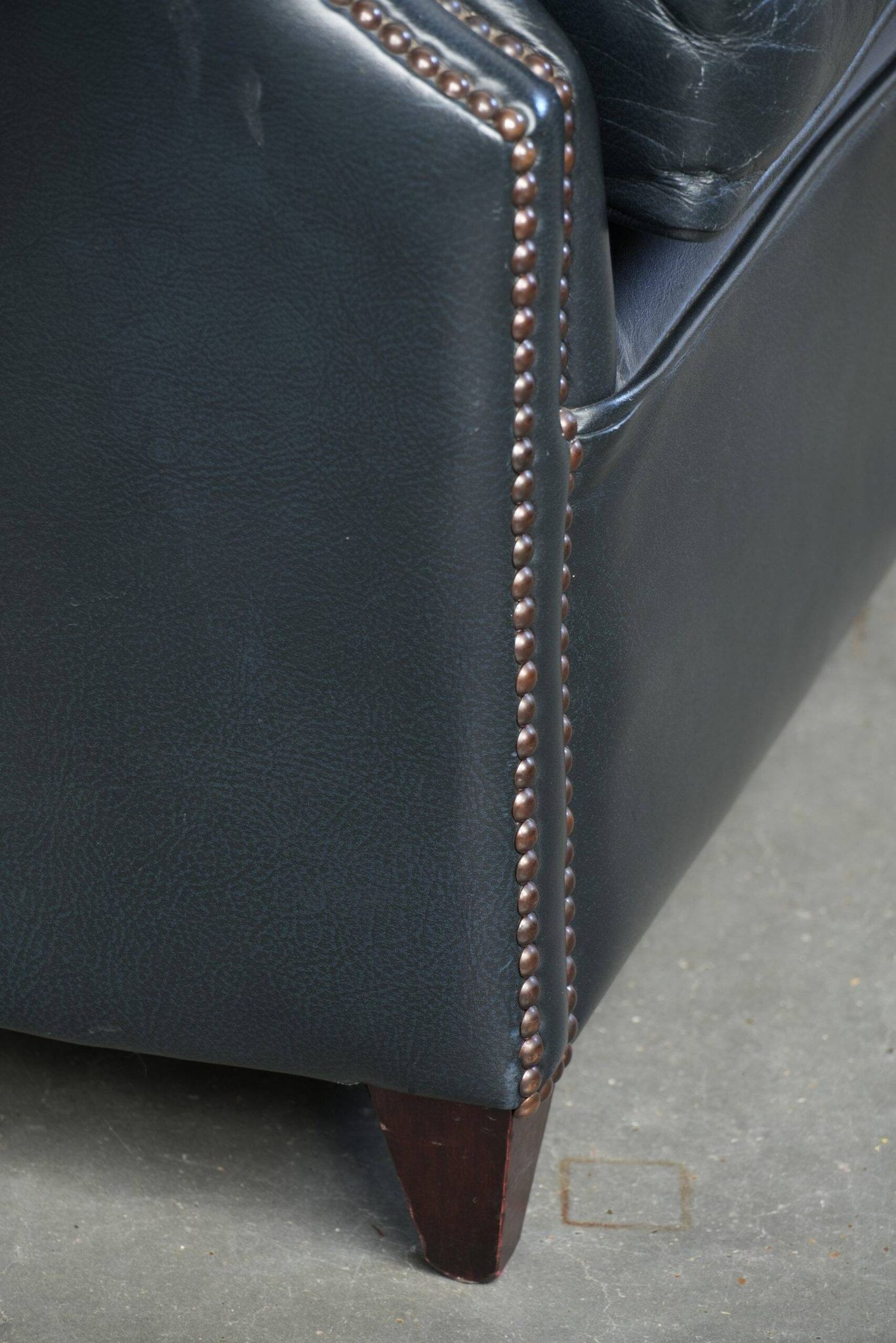 Set of dark blue cow leather club armchairs with a unique design