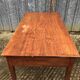 Table en bois de peuplier à 2 tiroirs de face d’époque reconstruction.