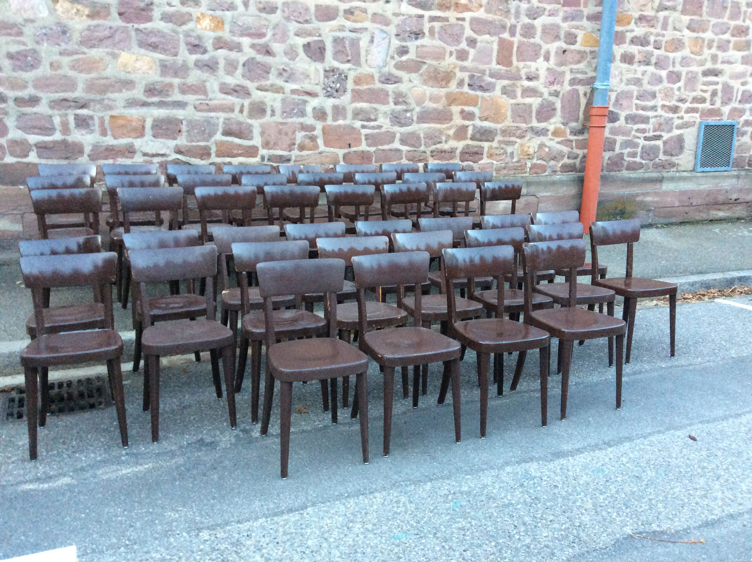 Lot de 44 chaises bistrot Tütsch